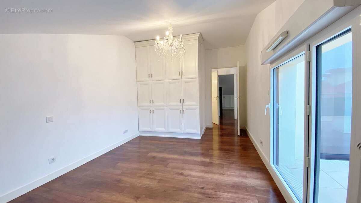 Exceptionnel attique de type 4 pièces de 103 m2 soit 140 m2 hors loi carrez avec 60 m2 de terrasses - photo 17