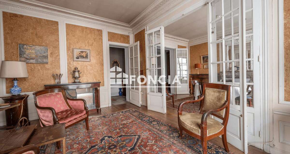 Appartement à PARIS-16E