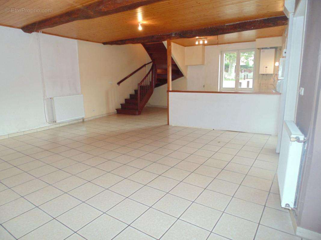 Appartement à CHALAMONT