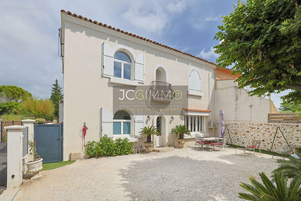 Maison à SOLLIES-VILLE