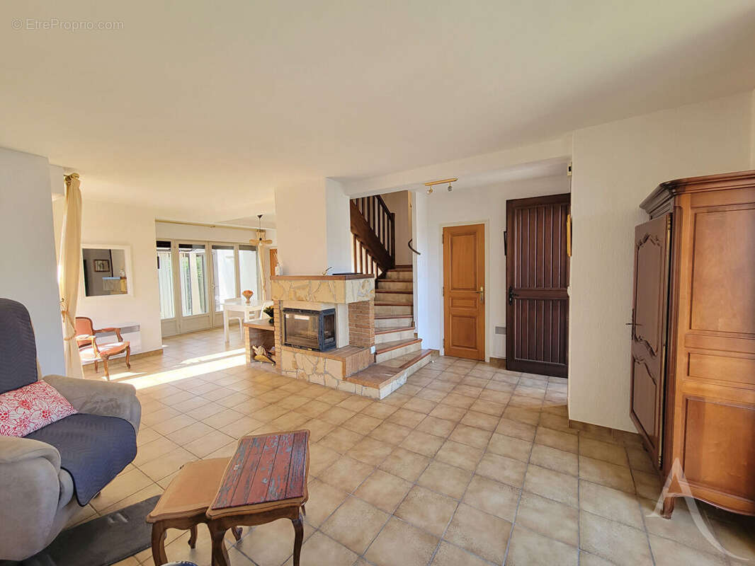 Maison  - 4 chambres - garage et véranda  -  Saint Cyprien - photo 2