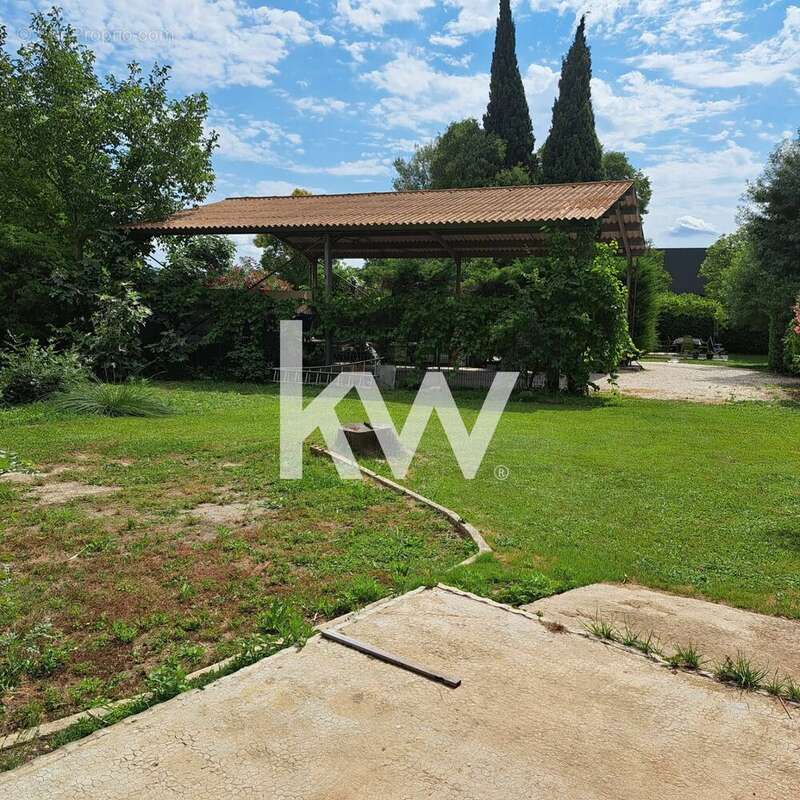 Commerce à SALON-DE-PROVENCE