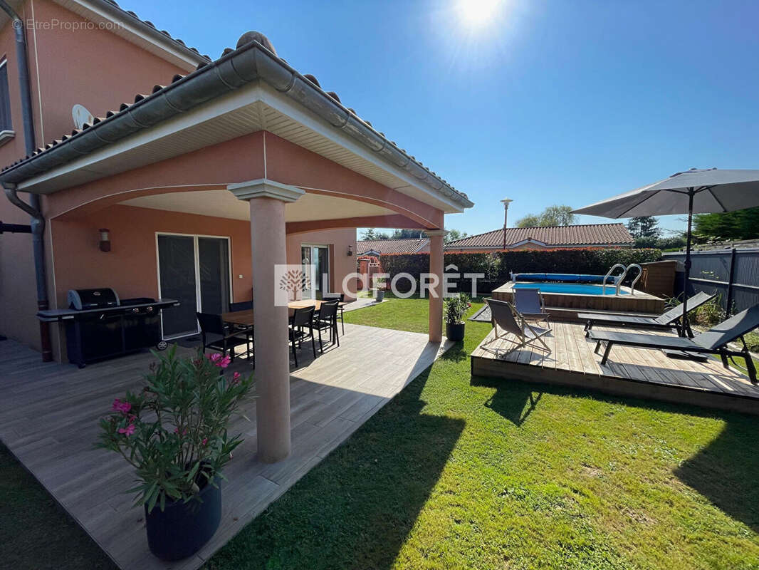 Maison à SAINT-ETIENNE-SUR-CHALARONNE