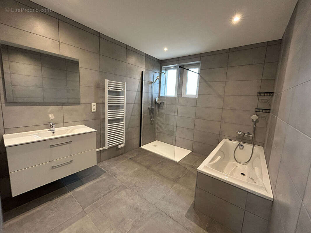 Appartement à ATTIGNAT