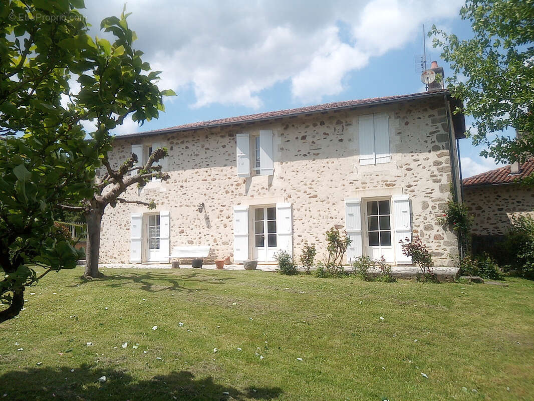 Maison à CHERVES-CHATELARS