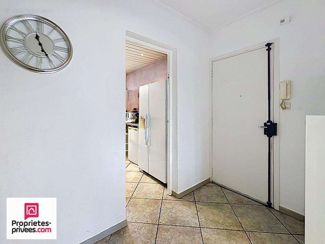 Marseille Appartement T4 st tronc balcons cave et stationnement - photo 12