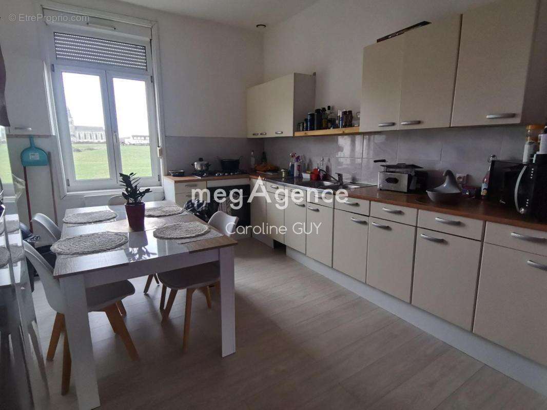 Maison à SAINT-MOMELIN