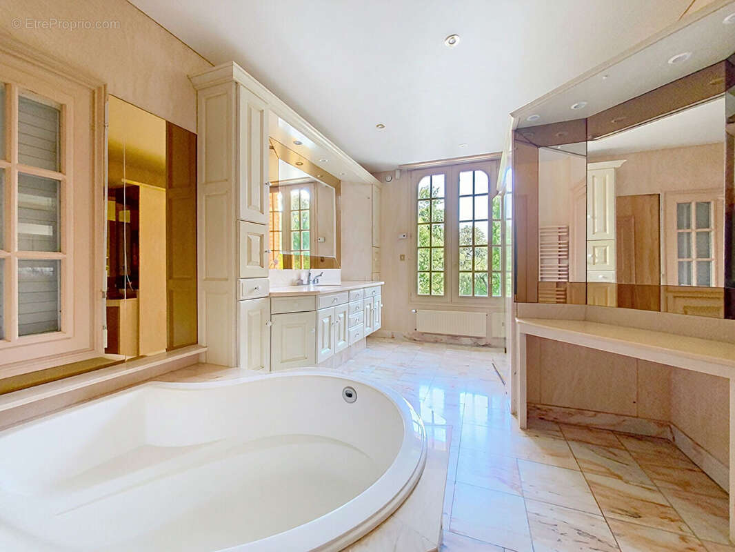 EXCLUSIVITE - VARAVILLE -  Proche mer. Villa Anglo-Normande d'exception et son parc. - photo 12