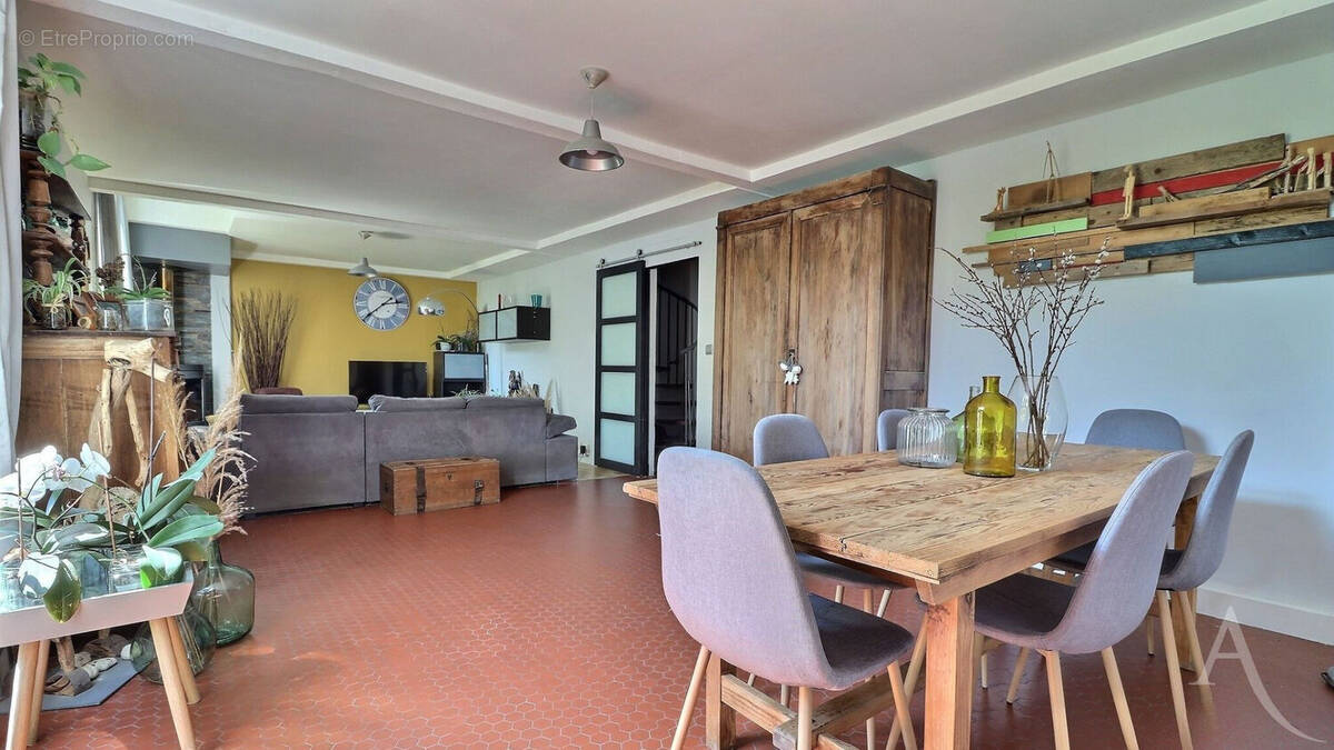 Maison à VILLENAVE-D&#039;ORNON