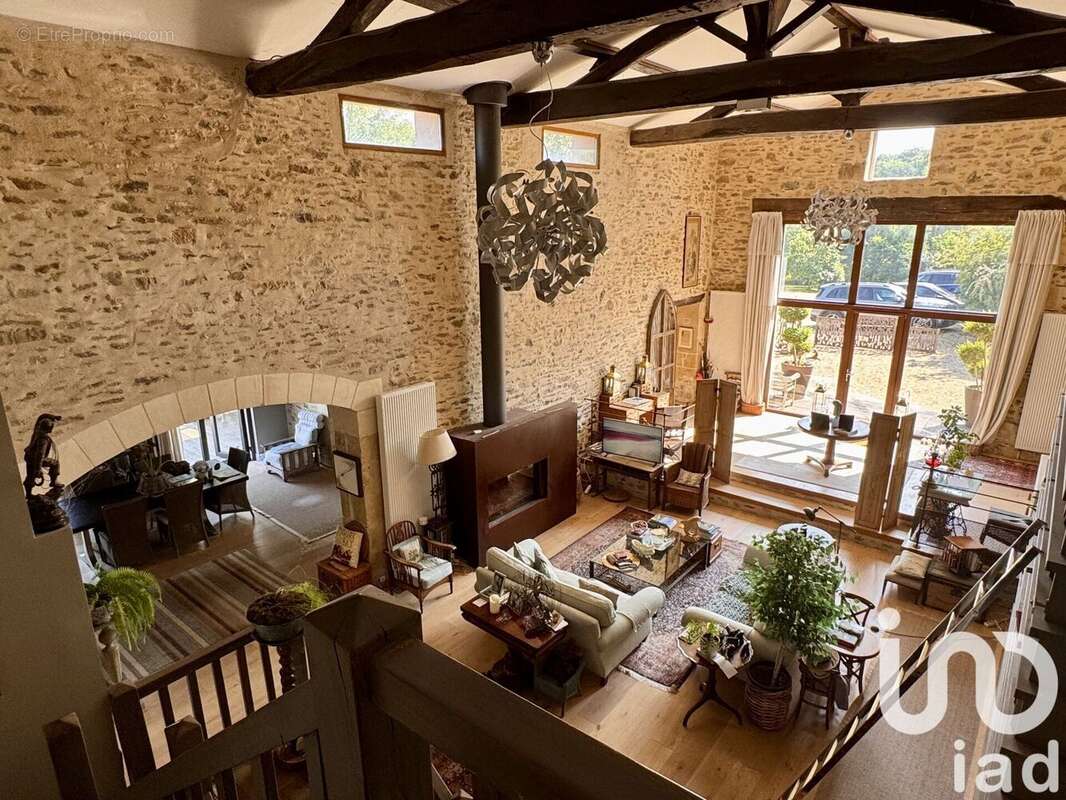 Maison 340 m² à Vouvant  - photo 4