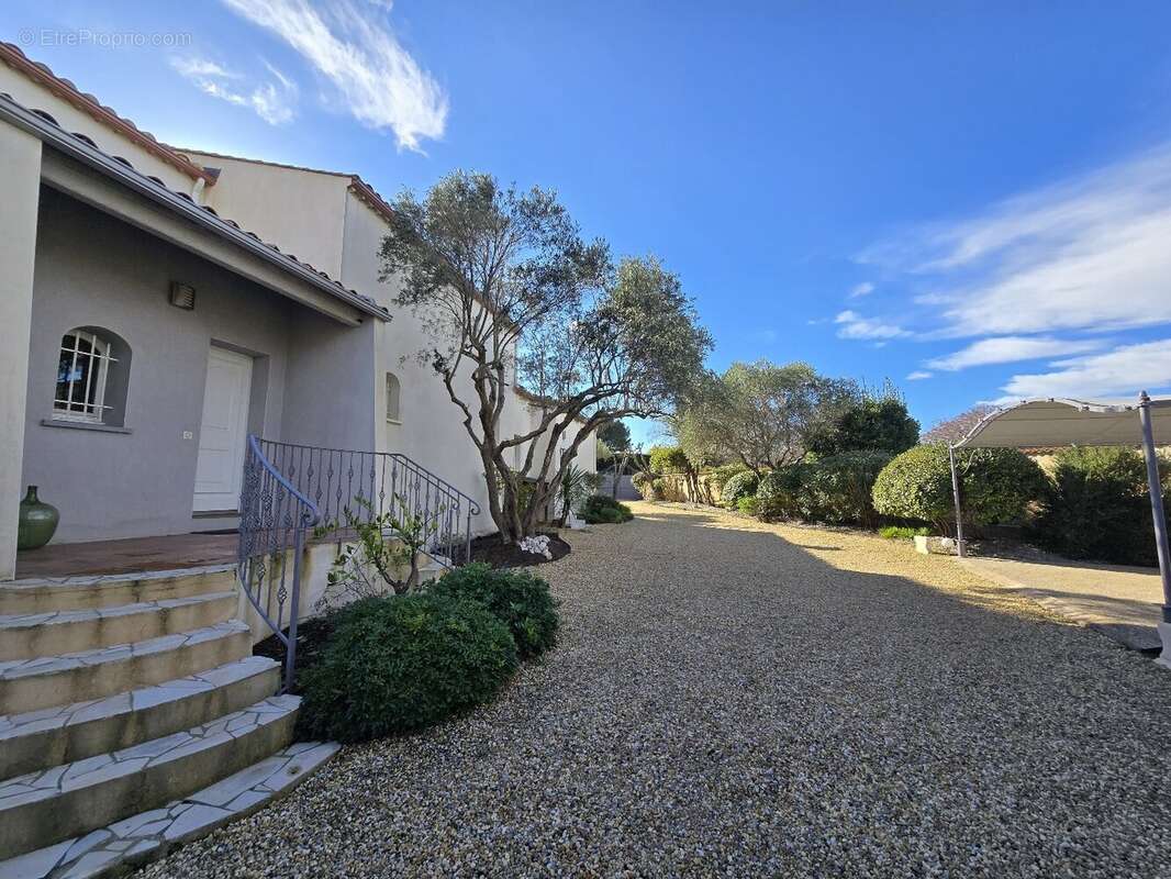 Maison 8 pièces  238 m²  Terrain 2 000 m²  Quartier résidentiel - photo 10