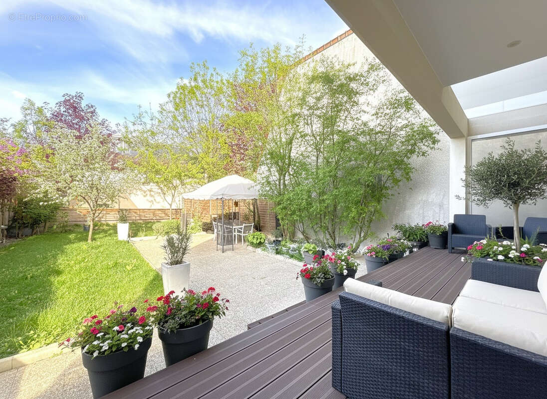 Maison à CHENNEVIERES-SUR-MARNE