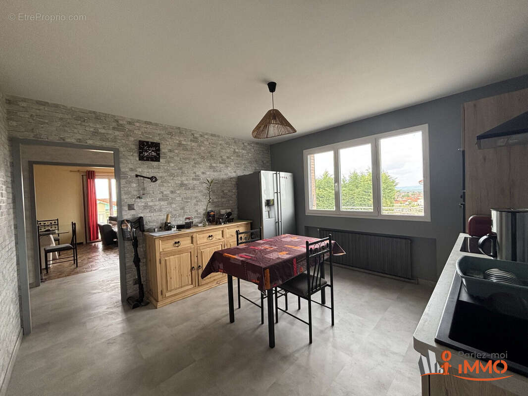 Maison 83 m² à Saint-Romain-Le-Puy  - photo 6