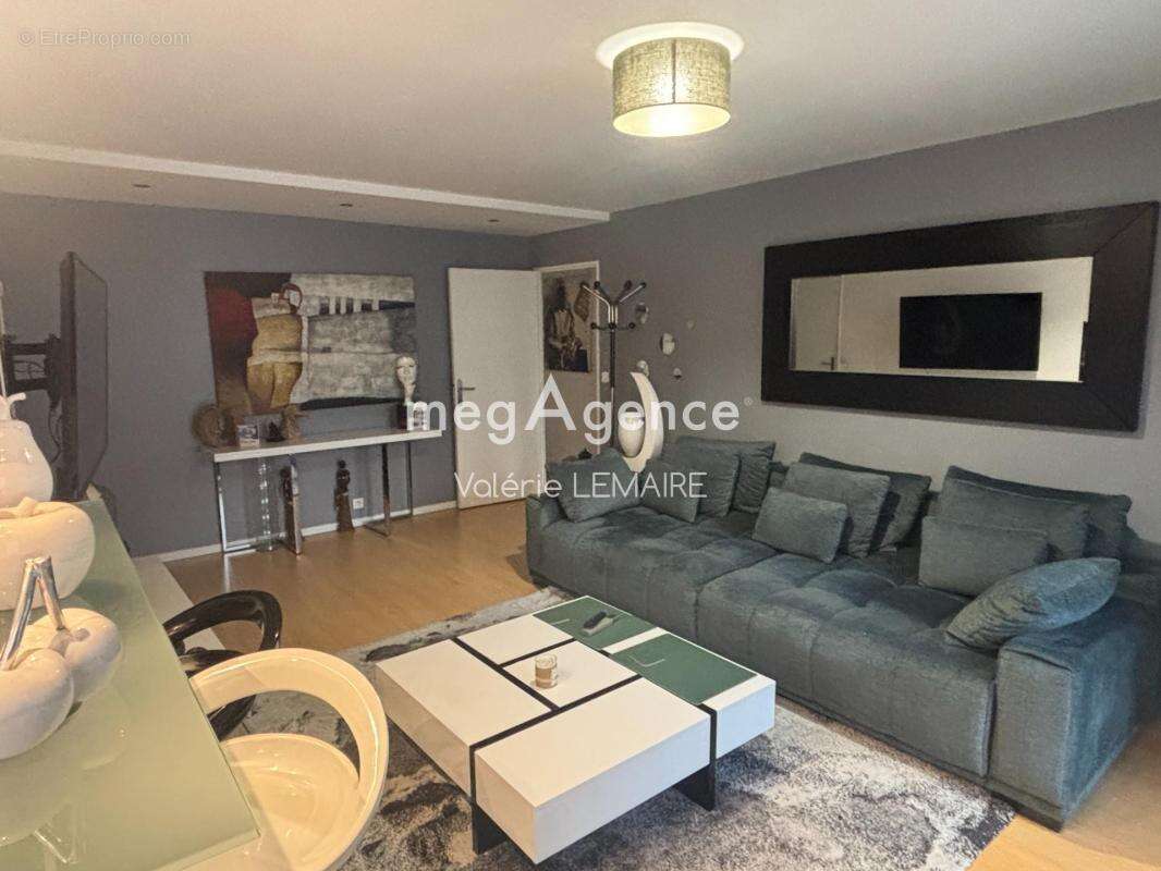 Appartement à MANDRES-LES-ROSES