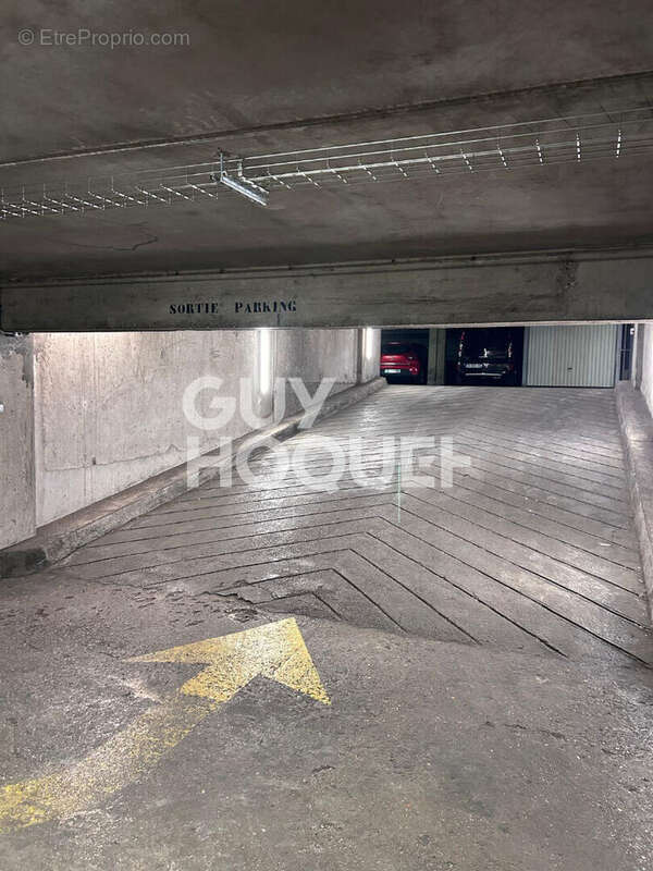 Parking à PARIS-12E