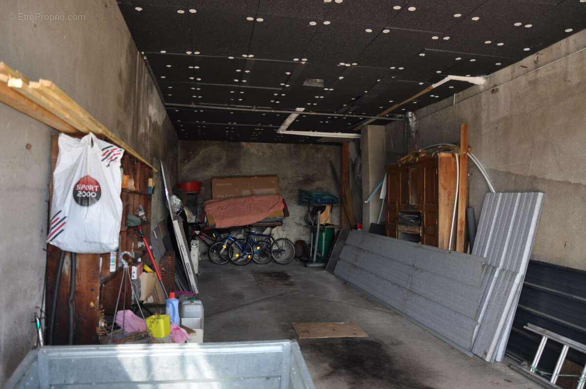 Belle maison des années 30, avec 5 chambres, deux grands garages et une parcelle de terrain de 1140 m2 - photo 21