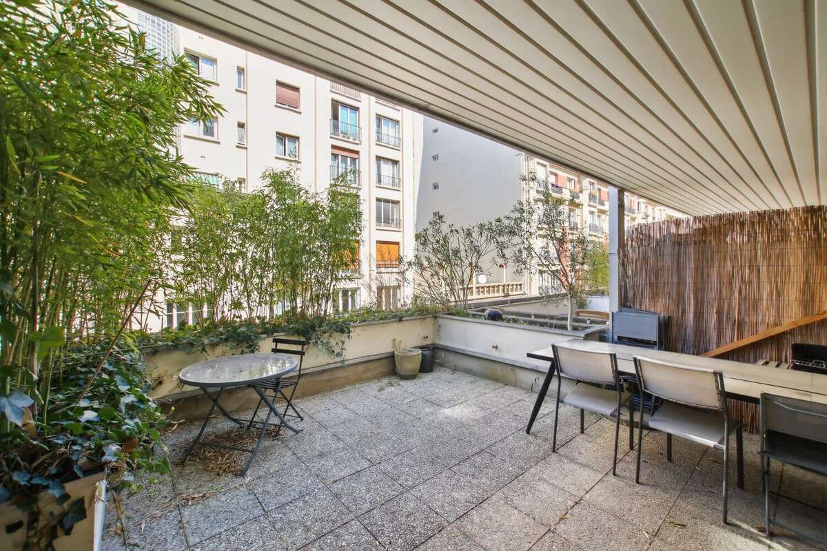 Appartement à PARIS-16E