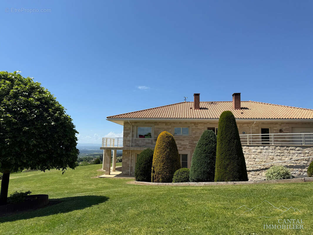 Maison à CLAVIERES