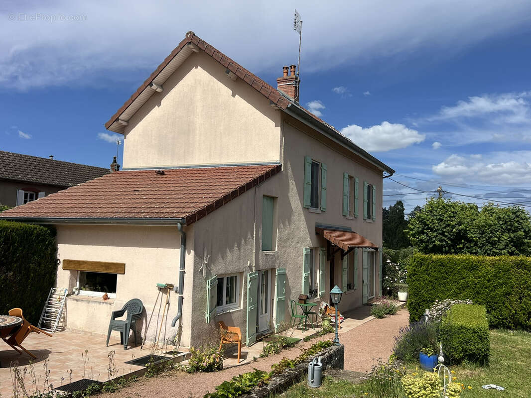 Maison à CHAROLLES