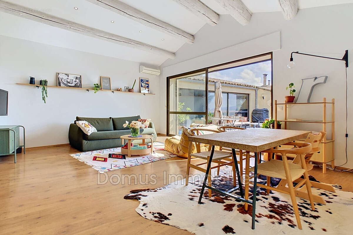 Appartement à CHATEAUNEUF-DE-GADAGNE