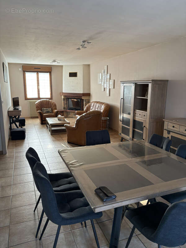 Maison à AMBRIERES-LES-VALLEES