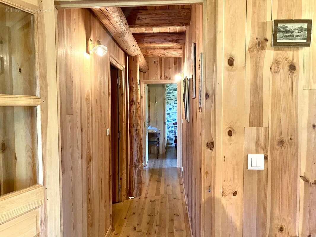 Maison à SAINT-JULIEN-CHAPTEUIL