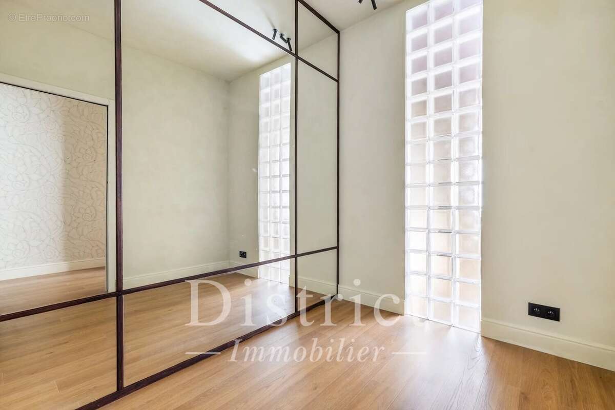 Appartement à PARIS-8E