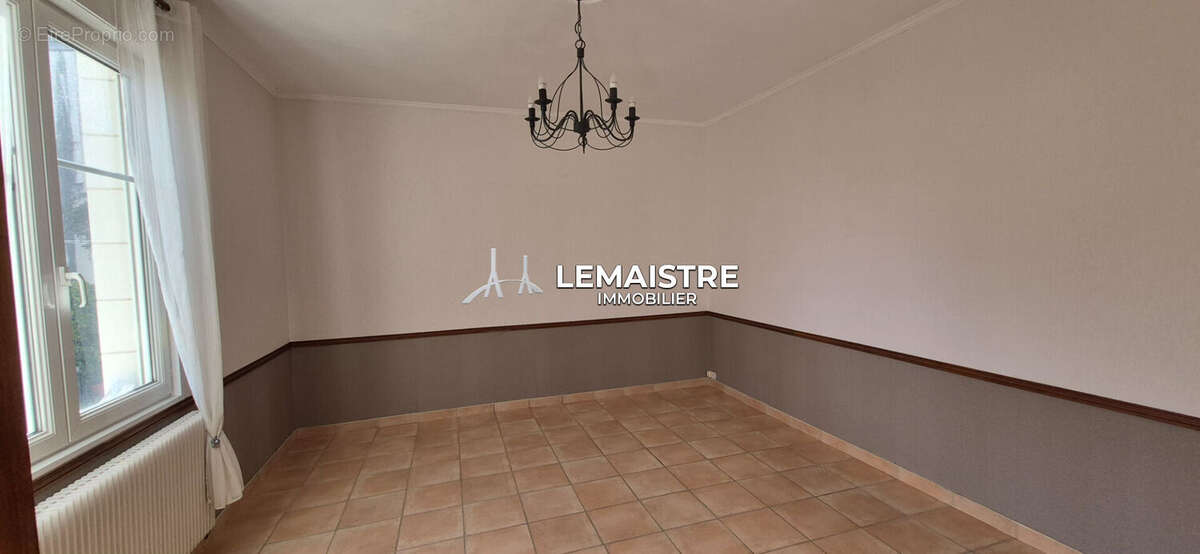 Maison à vendre - Caudebec-en-Caux Centre - Demeure familiale - 3 chambres + grenier aménagé - 2 garages - Jardin 400 m² - photo 4