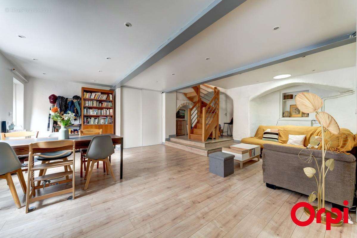 Maison à GREZIEU-LA-VARENNE