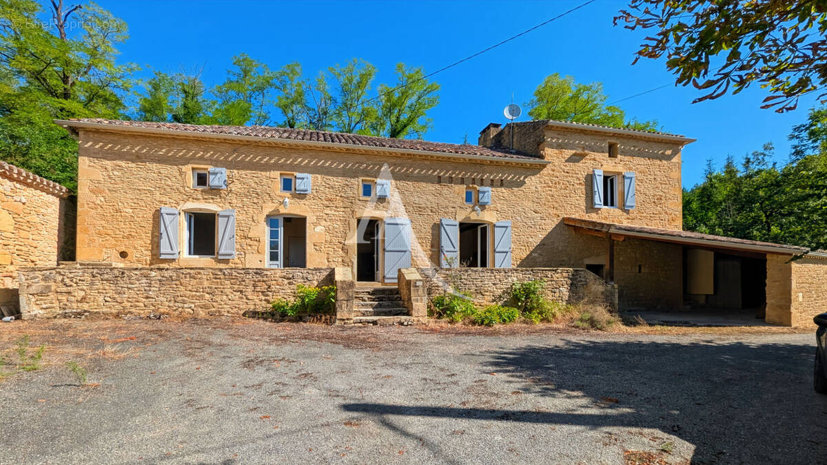 Maison à SAINT-FRONT-SUR-LEMANCE