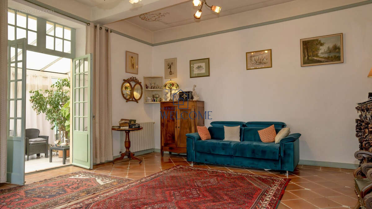 167 m² à Pont-Saint-Esprit  - photo 2