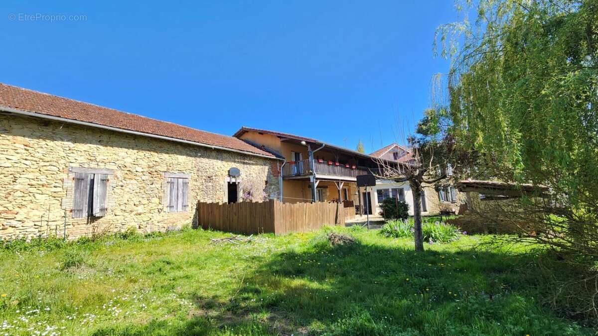 Ensemble immobilier 443m² - grange 200m² - terrain 1291m² - photo 16