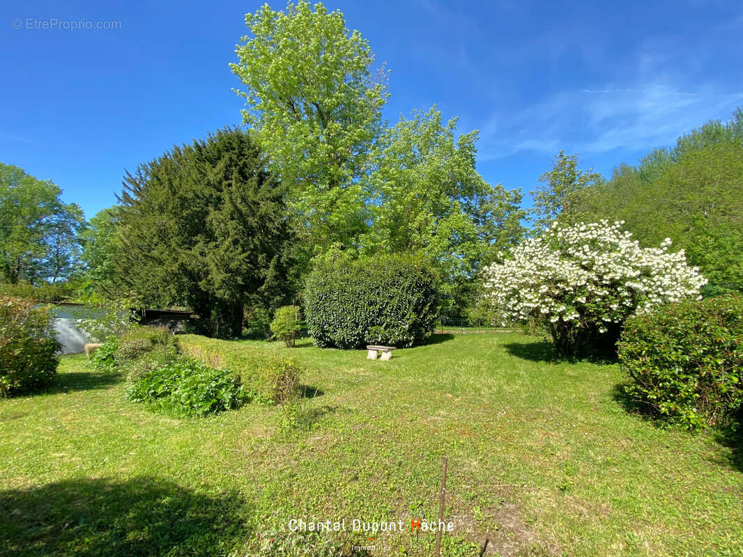 SAINT PREST - Maison traditionnelle, 5 chambres, très joli jardin arboré. - photo 2