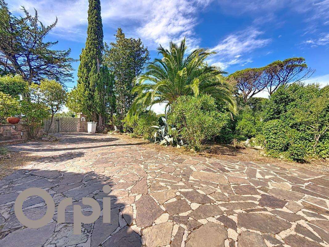 Maison à ROQUEBRUNE-SUR-ARGENS