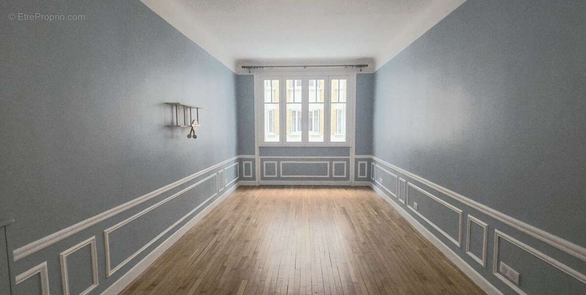 Appartement à PARIS-16E