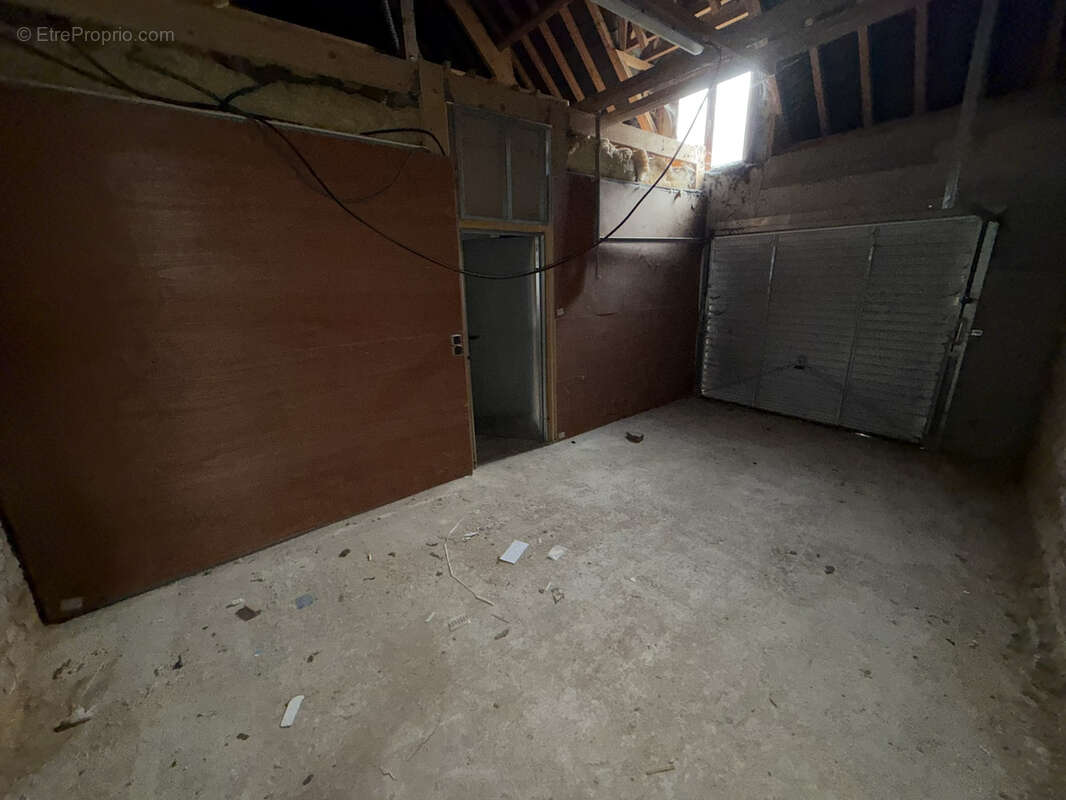 Bâtiment 260 m2   Garage / Stockage   Fort potentiel - photo 8