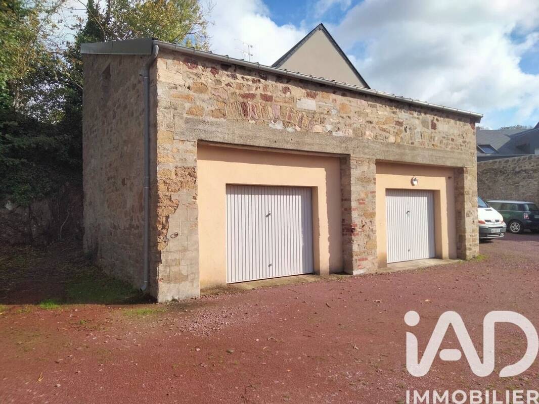 Photo 1 - Parking à COUTANCES