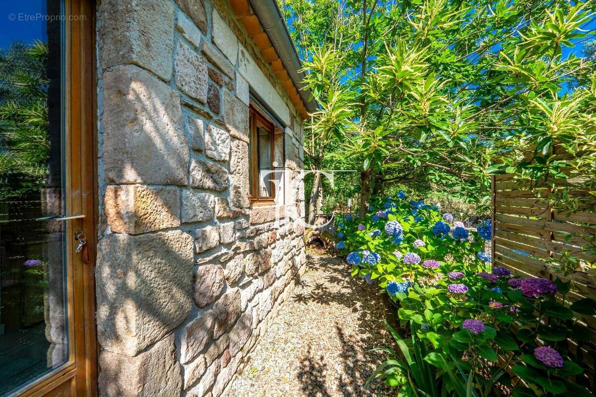 Maison à LABLACHERE