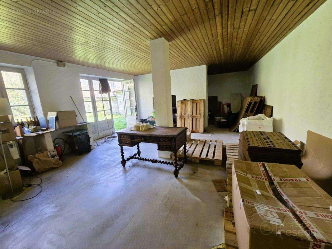 Maison 148 m² à Saint-Dizant-Du-Gua  - photo 3
