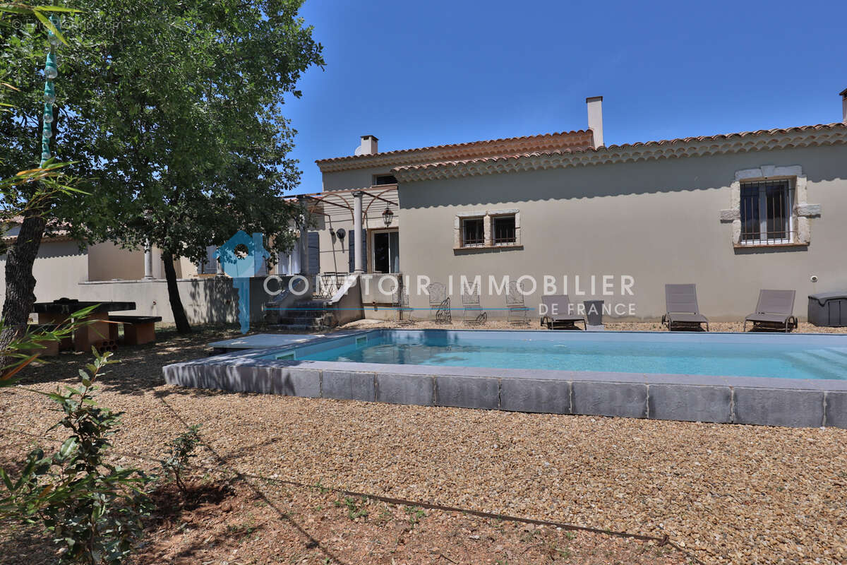 Maison à SAINT-SATURNIN-LES-APT