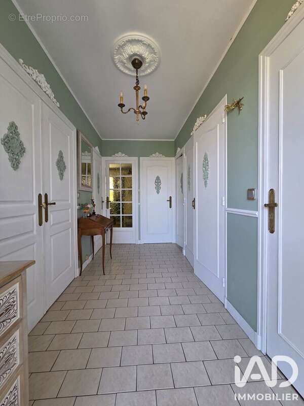 Maison 170 m² à Joue-Les-Tours  - photo 2