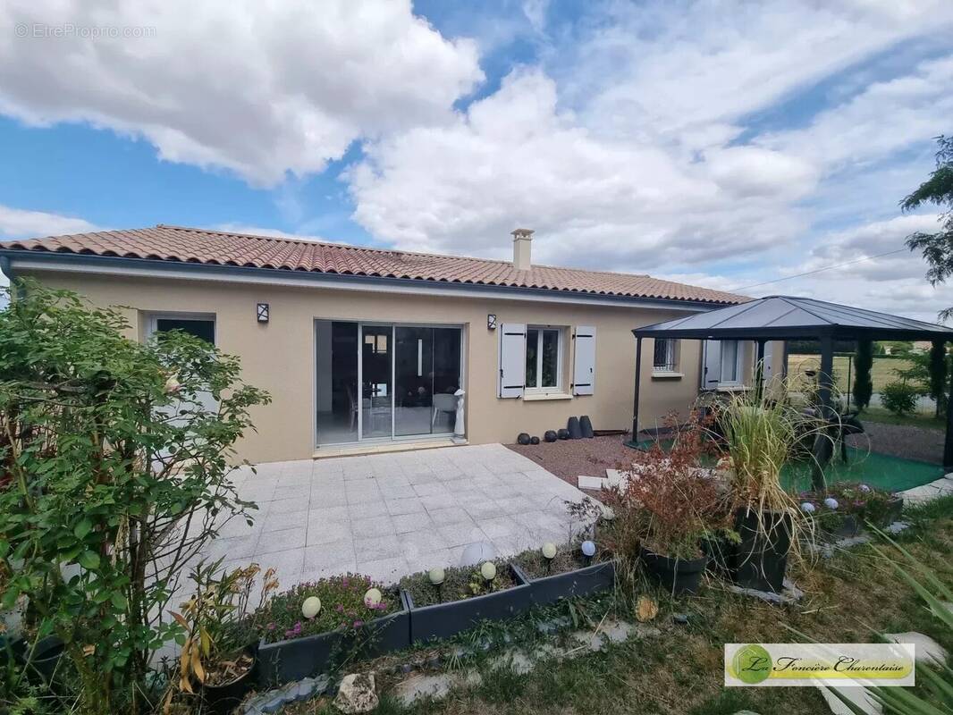 Maison à SAINT-PROJET-SAINT-CONSTANT