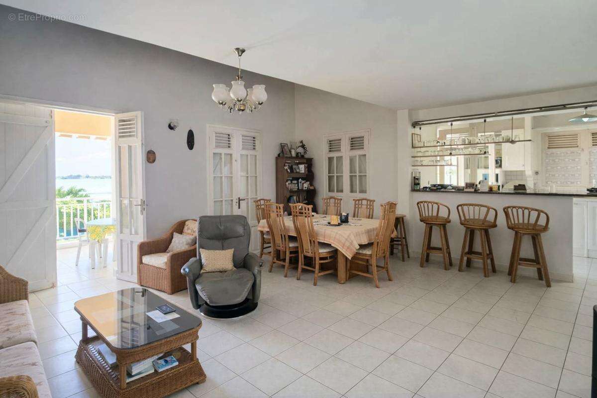 Maison à BAIE-MAHAULT