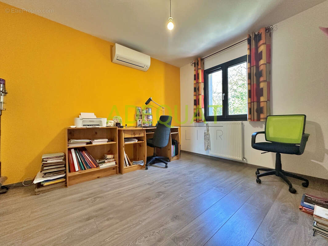 ISLE D'ABEAU EN EXCLU - VILLA T5 avec garage attenant et piscine - photo 14
