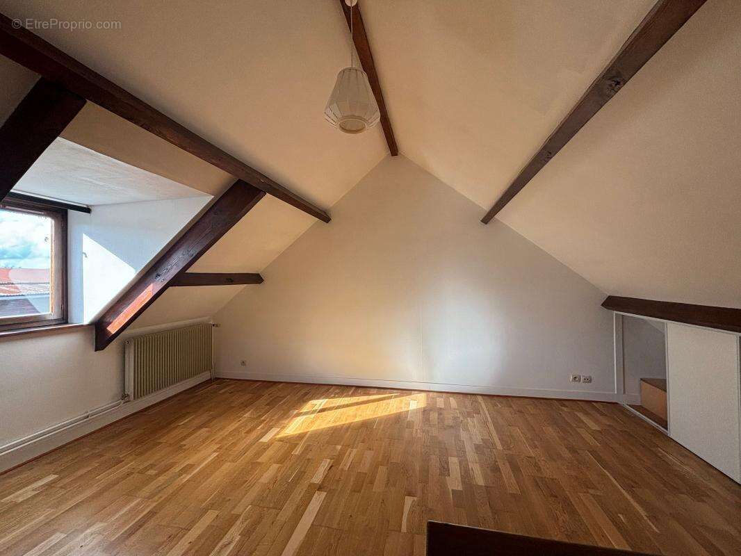 Appartement à LACROIX-SAINT-OUEN