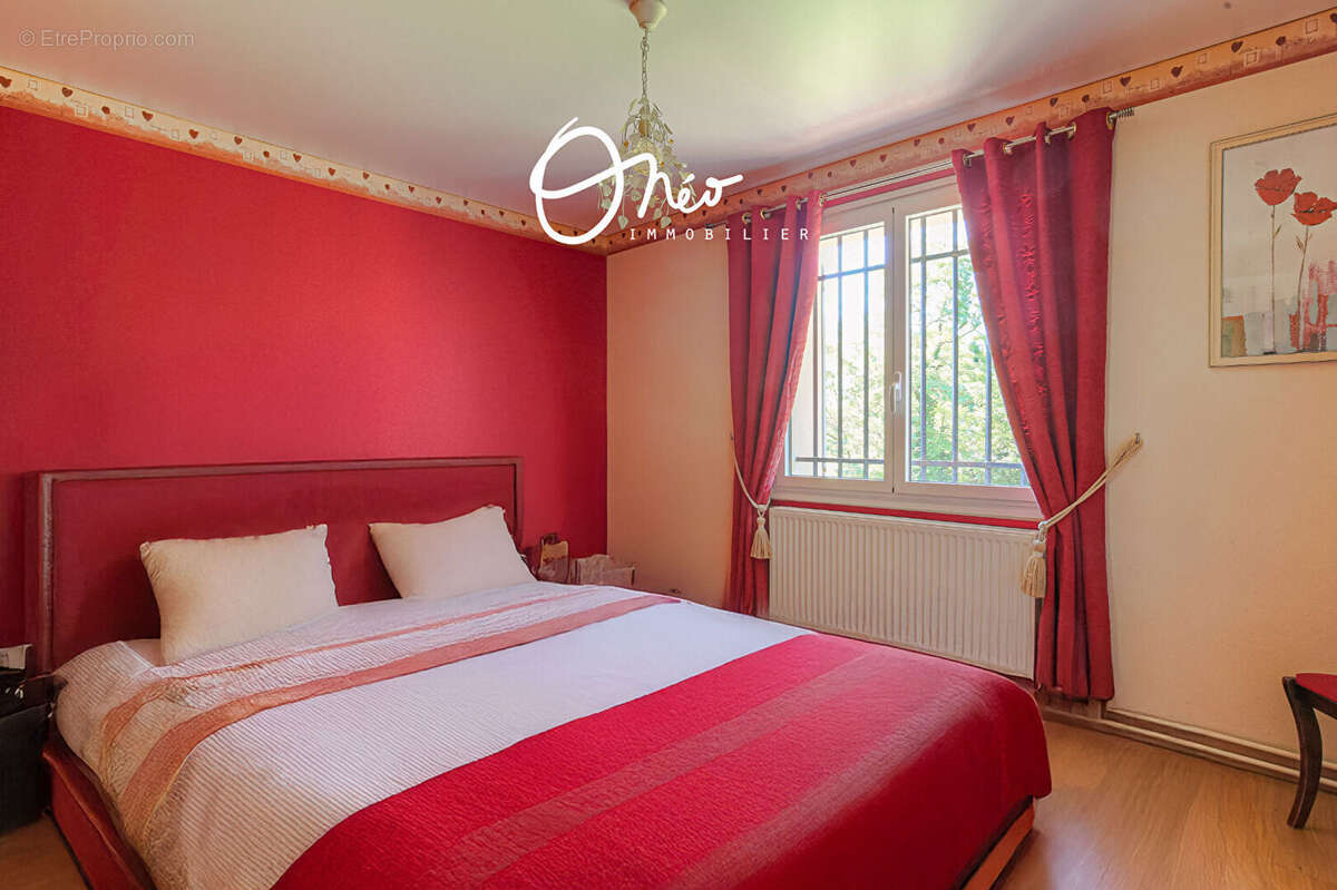 Maison à SAINT-PIERRE-DE-CHANDIEU