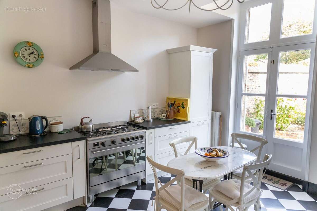 Cuisine amènagée - Maison à PONT-L&#039;EVEQUE