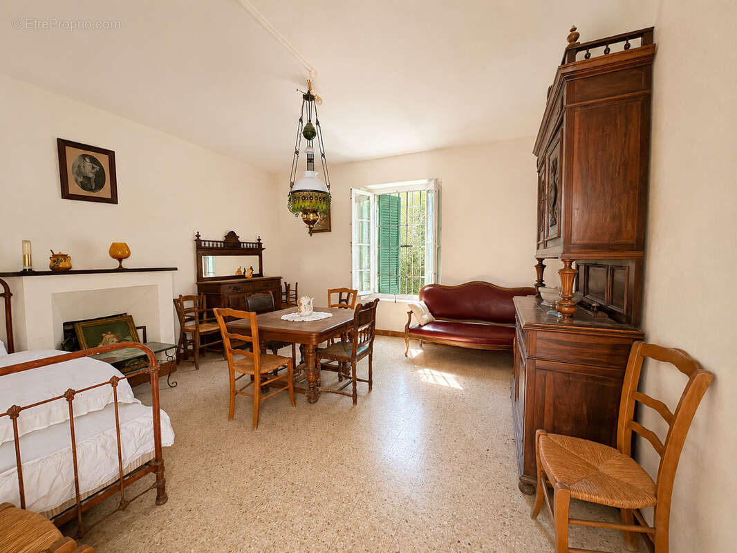 Maison à EYRAGUES