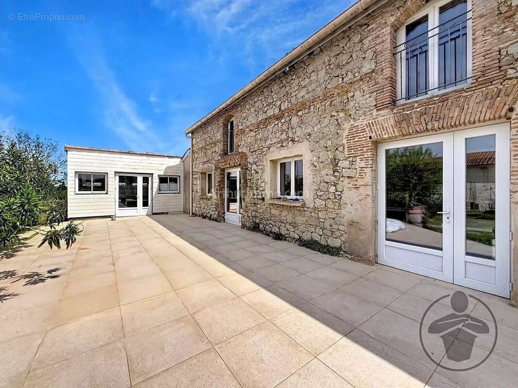 Maison à SAINT-MARTIN-DE-COUX