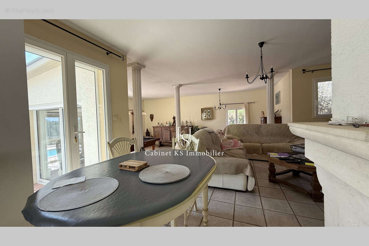 Maison 210 m² à Saint-Maximin-La-Sainte-Baume  - photo 9